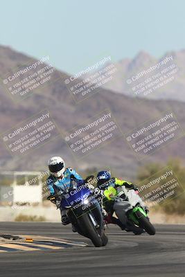 media/Oct-30-2025-Racers Edge (Thu) [[dabbdaf680]]/3-B Group/Session 2 (Turn 14)/